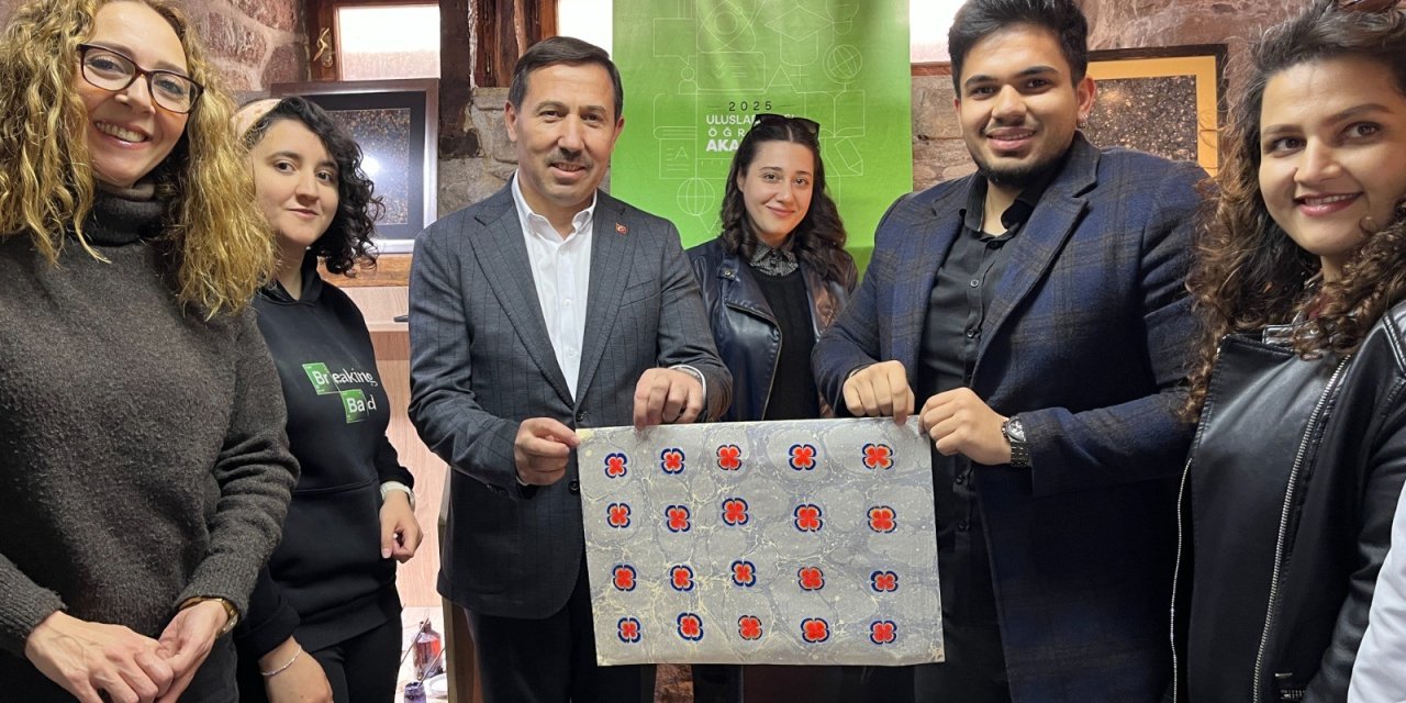 Yabancı öğrencilere Türk-islam sanatı tanıtılıyor