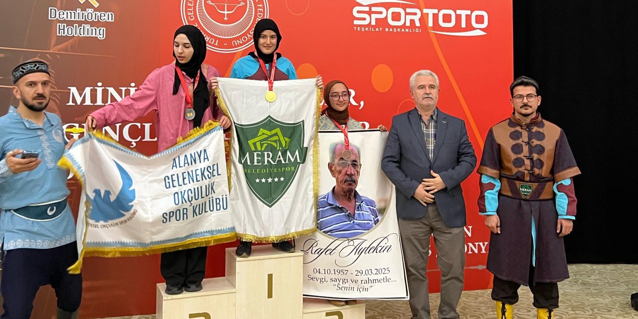 Meramlı okçular hedefi 12’den vurdu