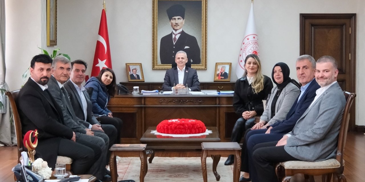 Çiçekli, turizmcilerle bir araya geldi