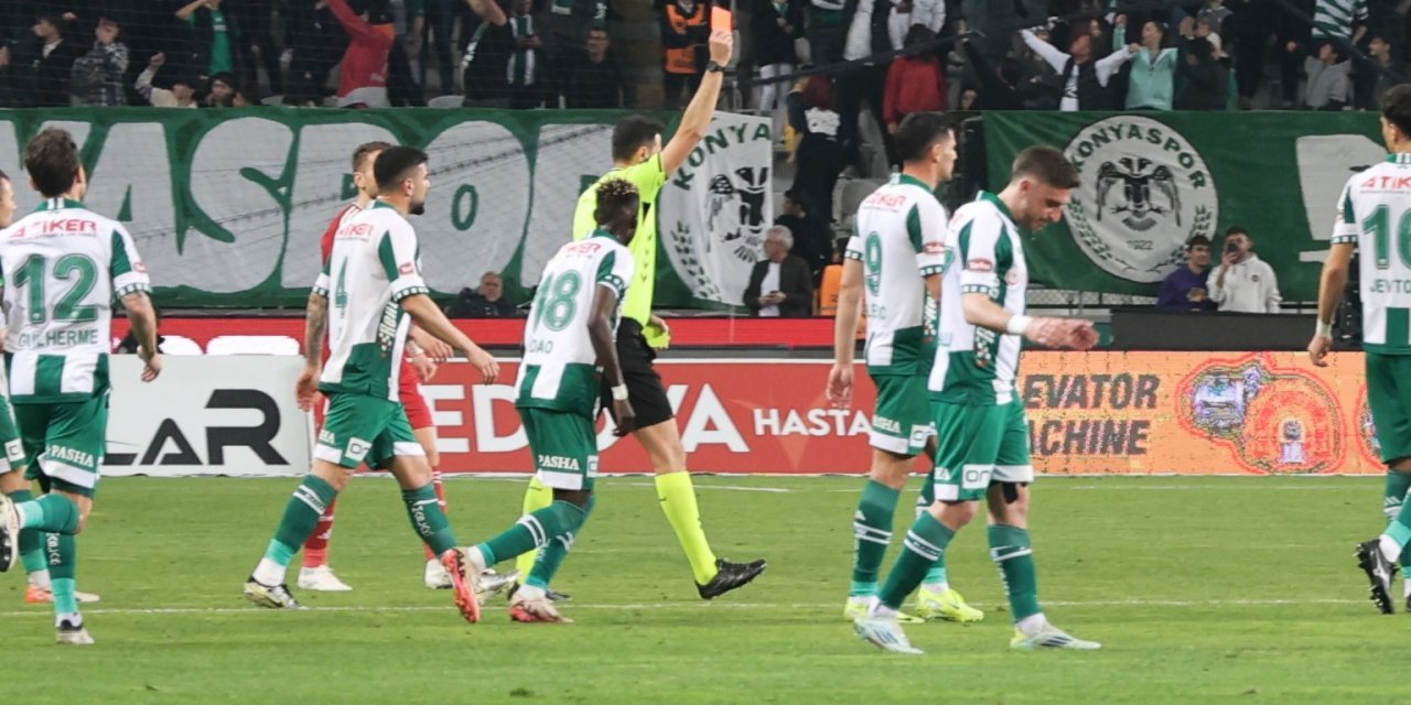Tümosan Konyaspor 3 kırmızı kart gördü