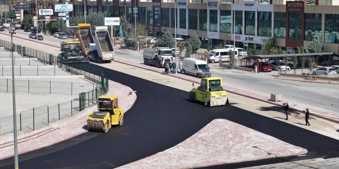 Karatay'da asfalt mesaisi Yakamoz'da başladı