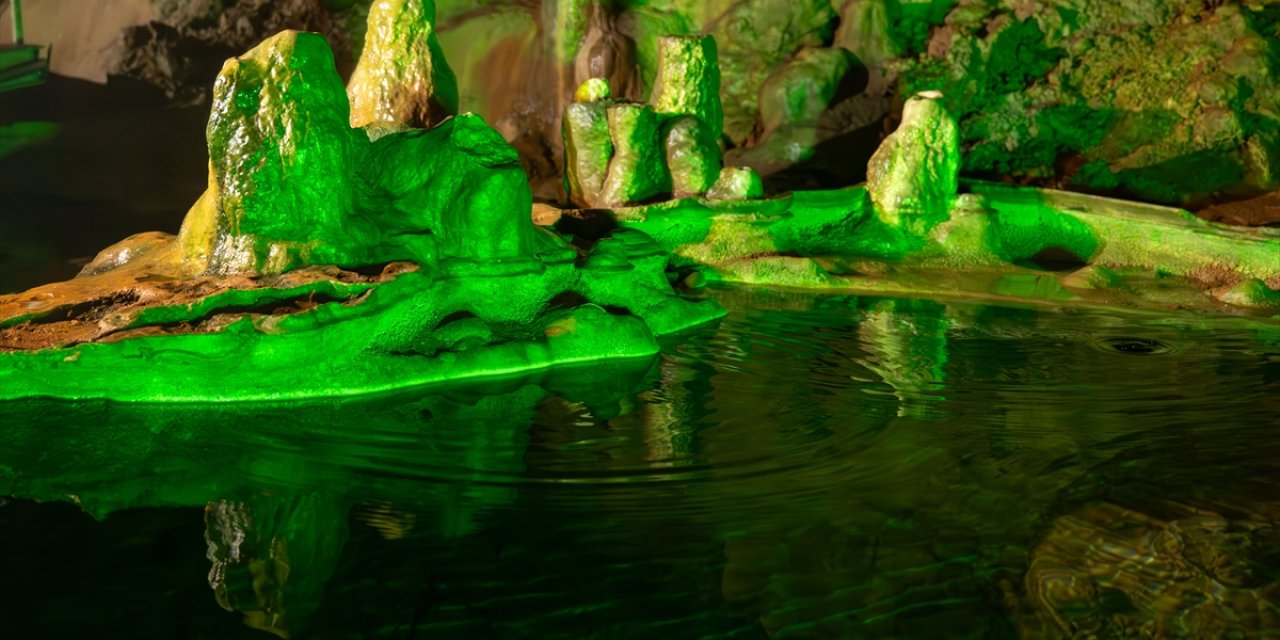 1356 metre uzunluğundaki mağara görenleri hayran bırakıyor