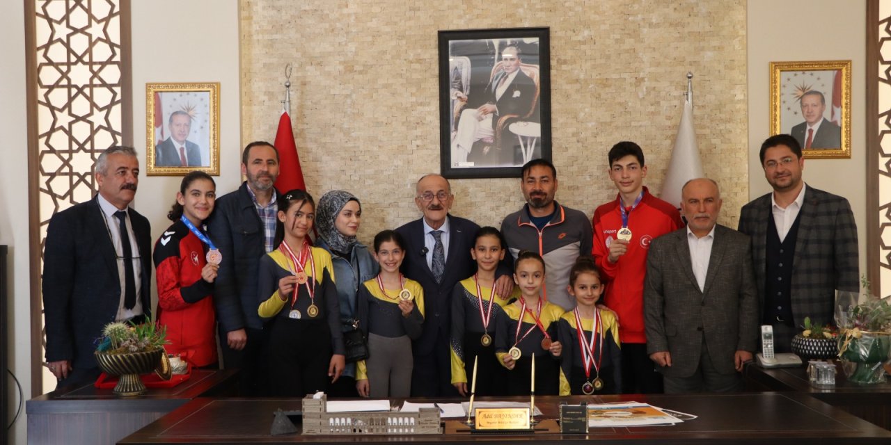 Beyşehirli Şampiyon Sporcular Başkan Bayındır’ı ziyaret etti