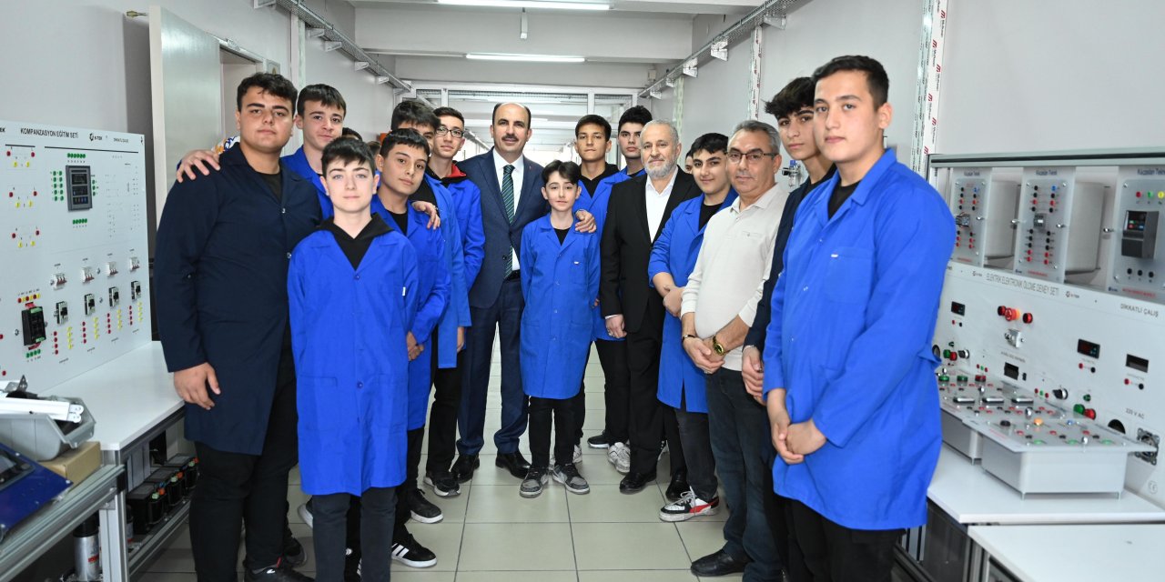 Altay: Öğrencilere desteğimiz devam edecek