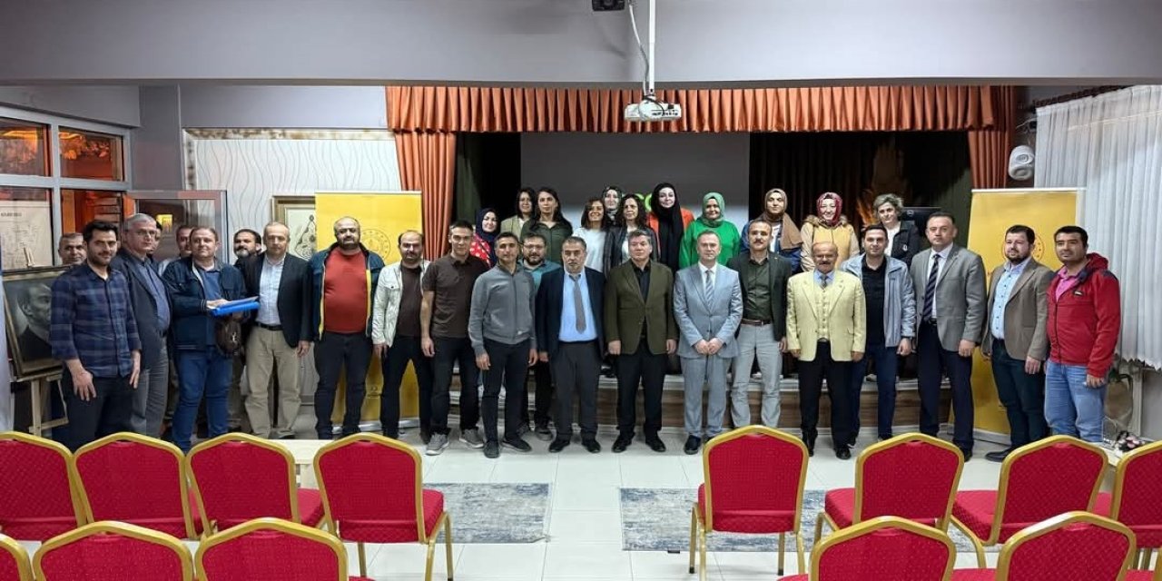 Konya'da 'Öğretmen Akademileri' sürüyor