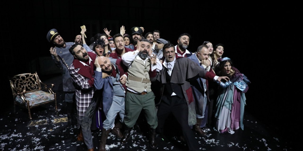 Konya Şehir Tiyatrosu 'Müfettiş'i sahneledi