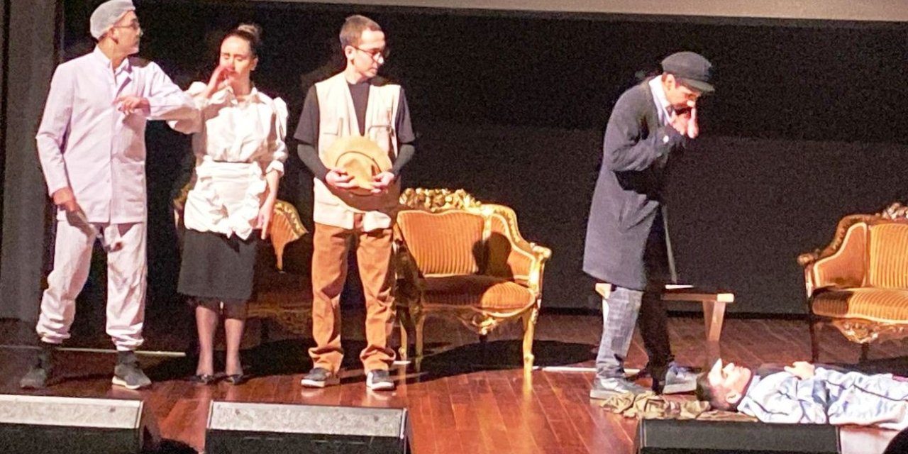 Yöntem Koleji'nden tiyatroda büyük başarı