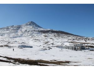 Sivas İl Genel Meclisi Üyeleri Yıldız Dağı’na Güçlükle Çıktı