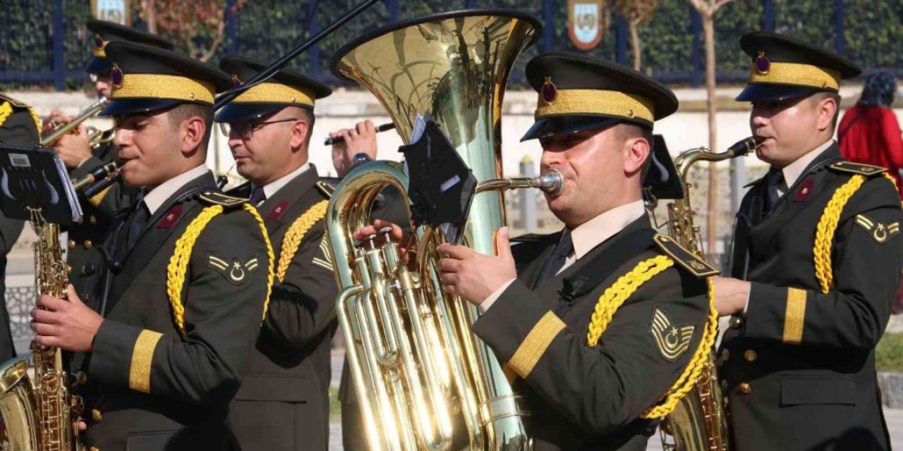 Yunak'ta MSB bando takımından 23 Nisan konseri