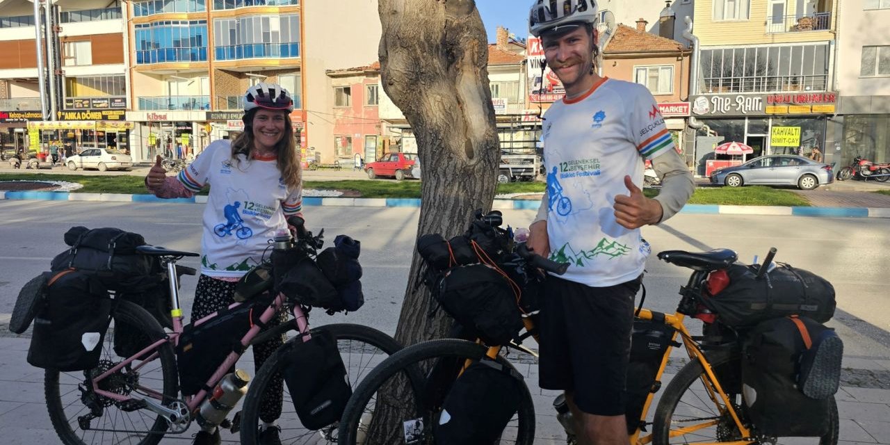 Bisikletli Fransız çiftten Konya'da mola