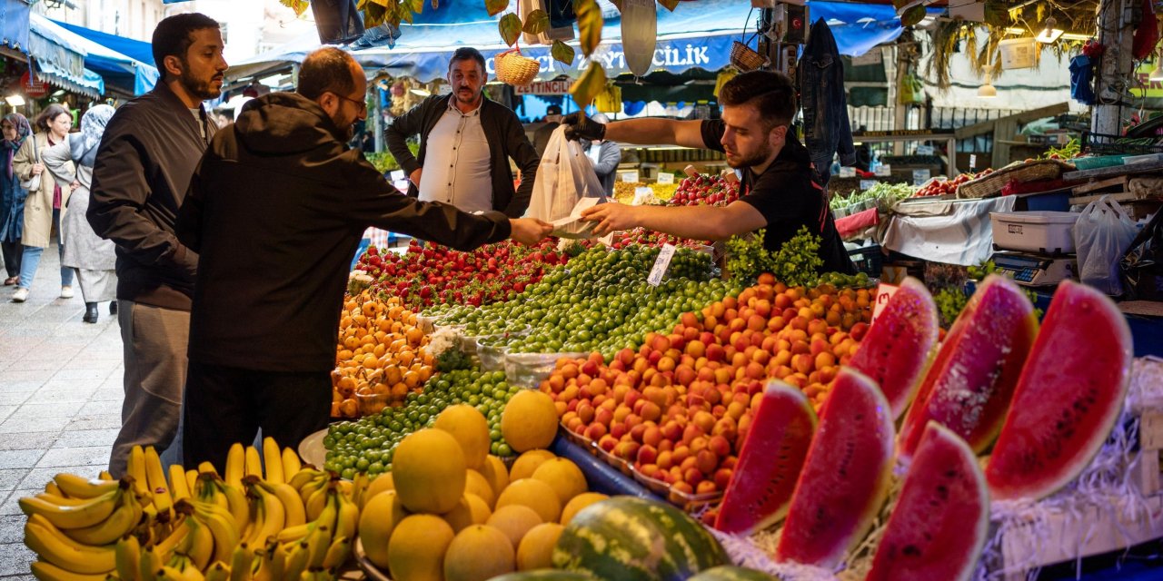 Siyasi gerilim ve ekonomik veriler hükümete güveni azalttı