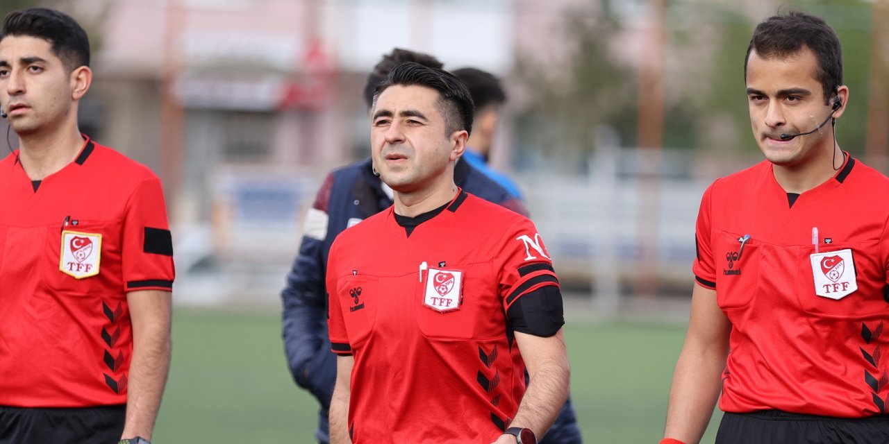 Maçın hakemi rahatsızlandı 4. Hakem Konyalı Raşit yorgancılar oldu