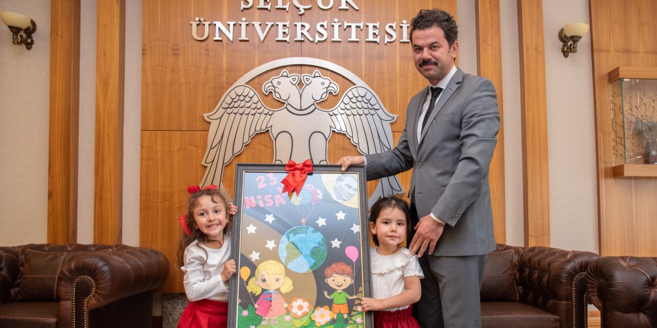 Rektör Yılmaz, makamını çocuklara devretti