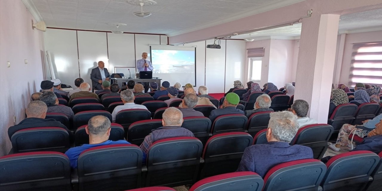 Beyşehir'de hacı adaylarına seminer