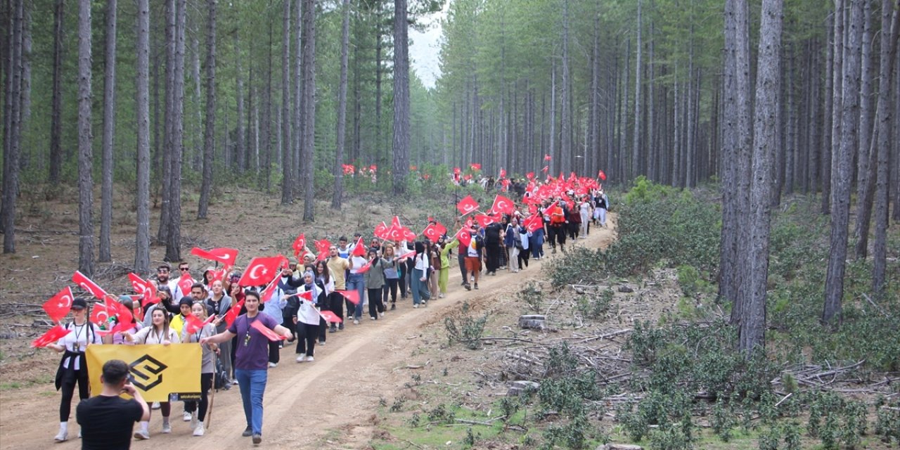 Konya'da bayraklarla 'egemenlik' yürüyüşü