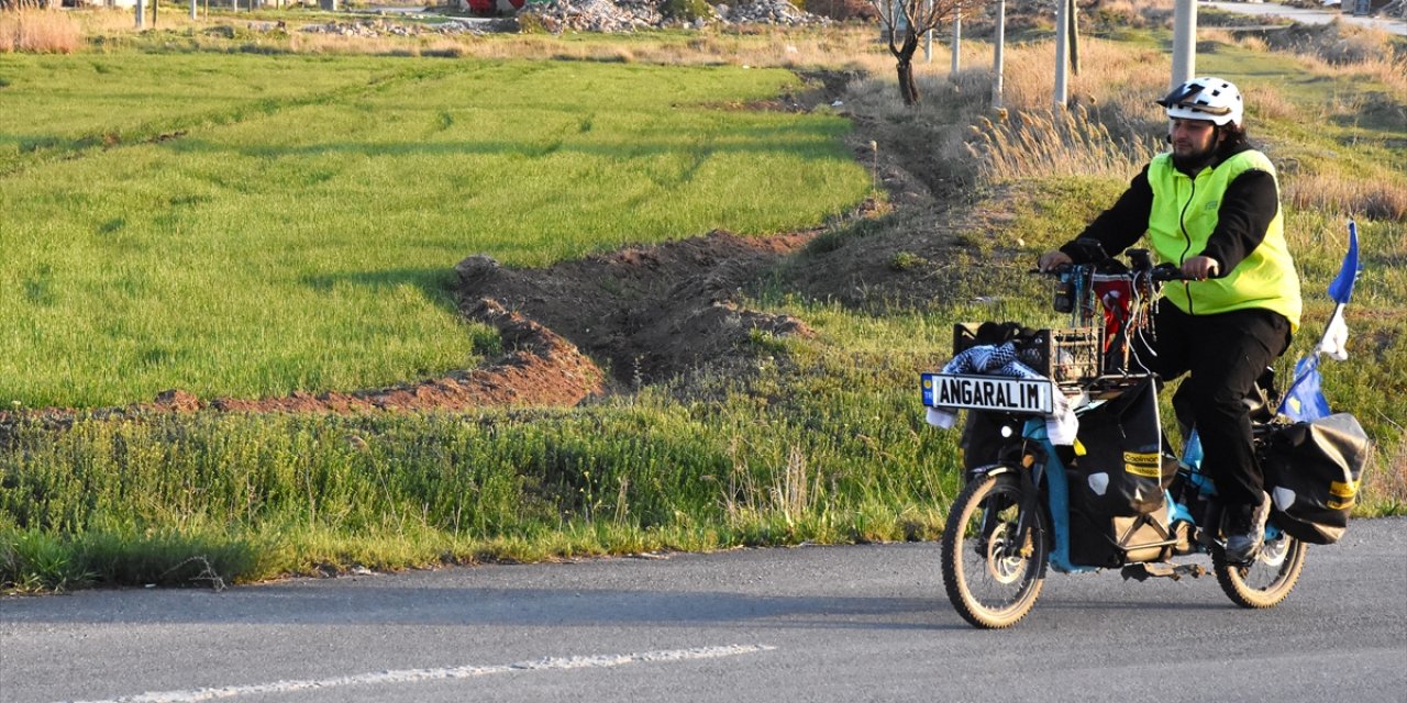 Almanya'dan Mekke'ye bisikletiyle hac yolculuğu yapıyor
