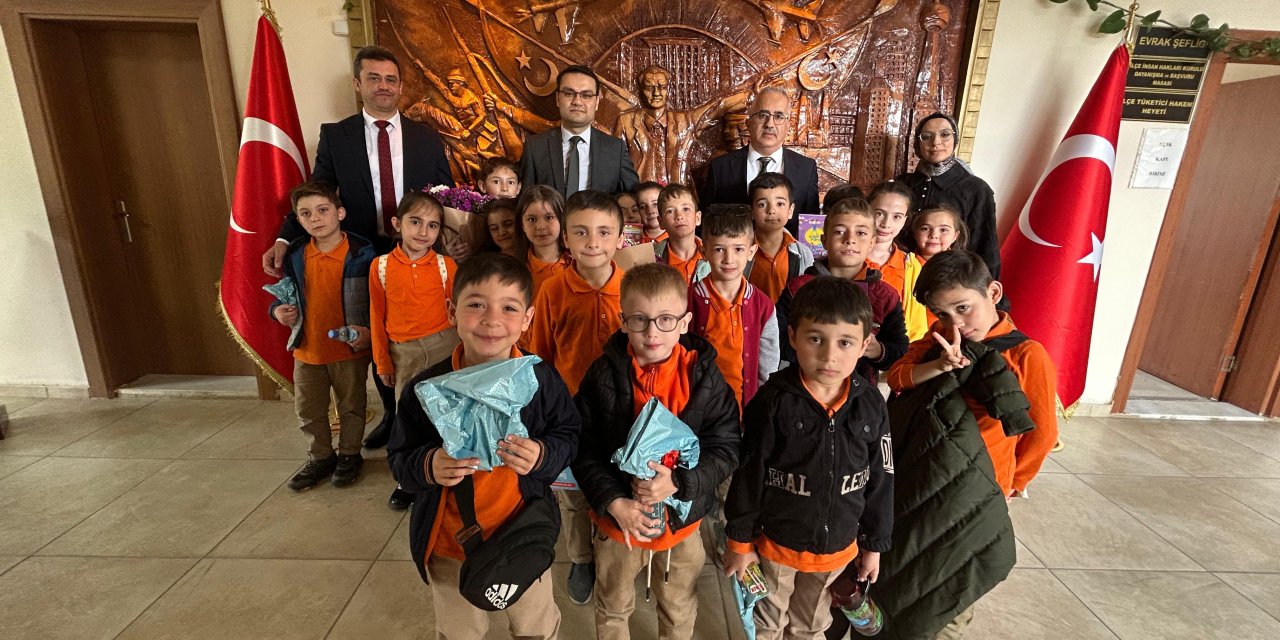 Sarayönünde ilkokul 2'ler kitap hazırladı