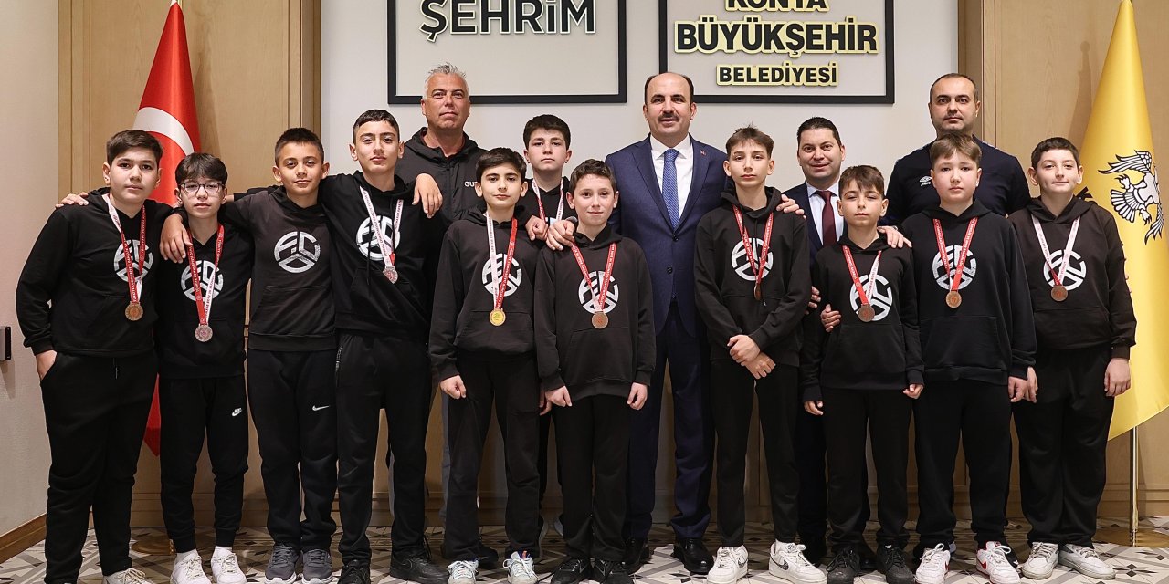 Altay'dan voleybolculara tebrik