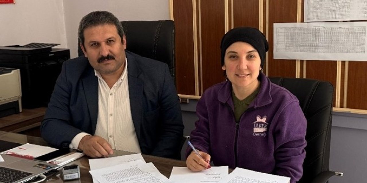 Beyşehir'de eğitim kurumlarına kitap bağışı