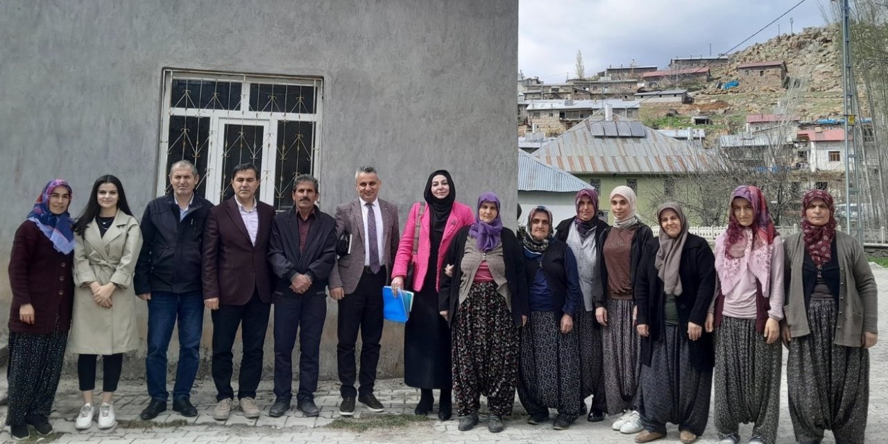 Konya'nın ilçesinde halı dokuma kursu açıldı