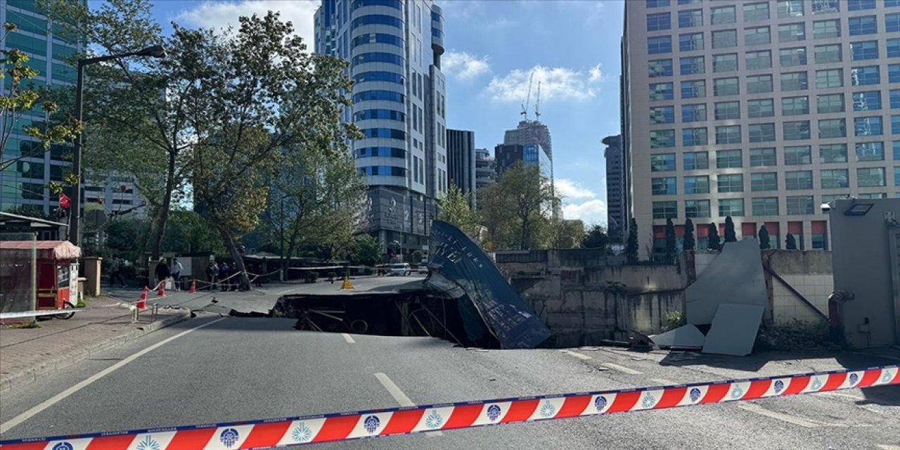 Sarıyer'de çöken yol trafiğe kapatıldı