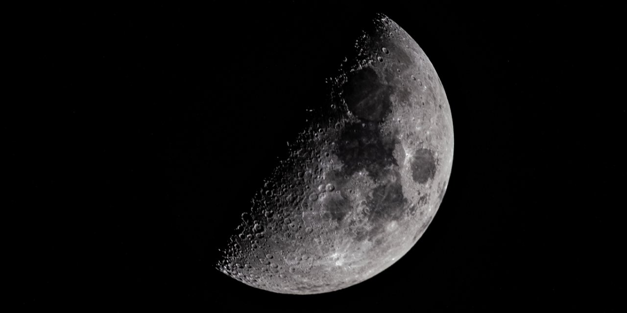 Karaman'da yarım ayın eşsiz görüntüsü