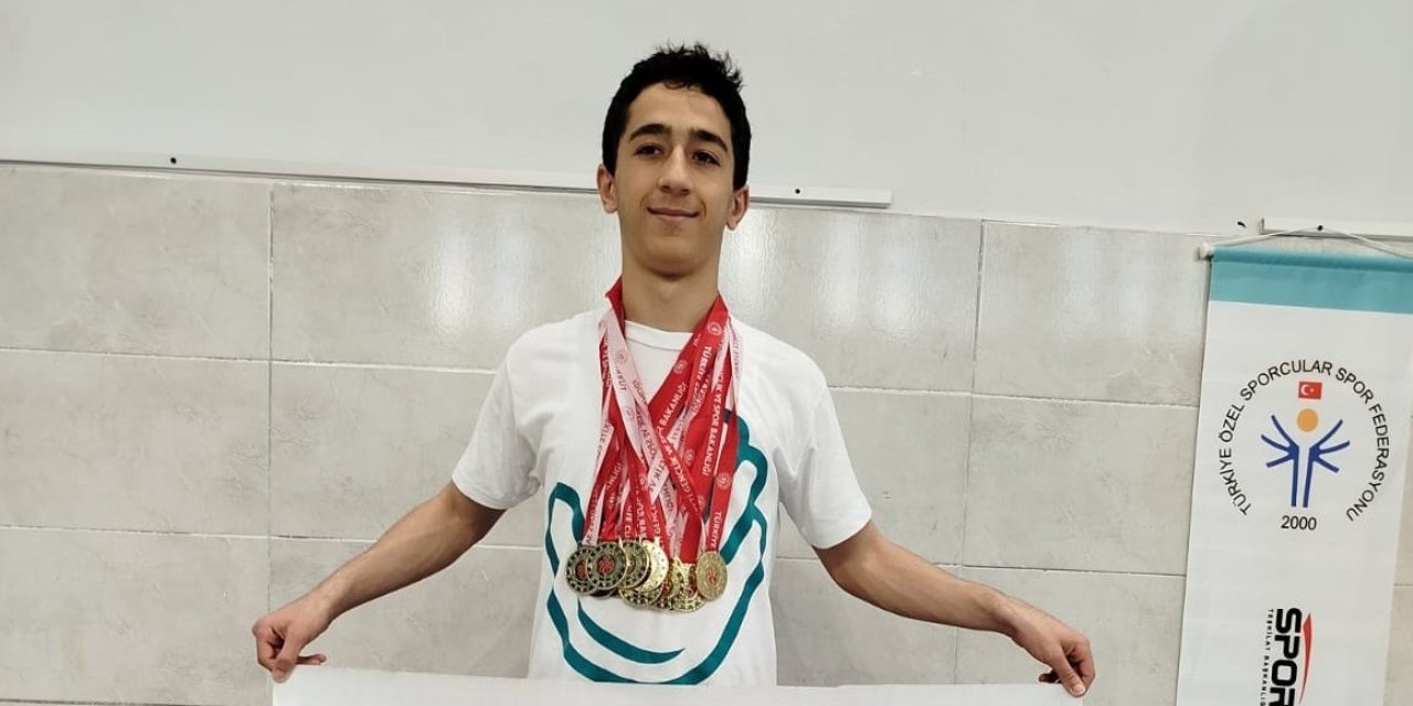 Otizmli yüzücü Alper’den 13 farklı stilde 13 şampiyonluk