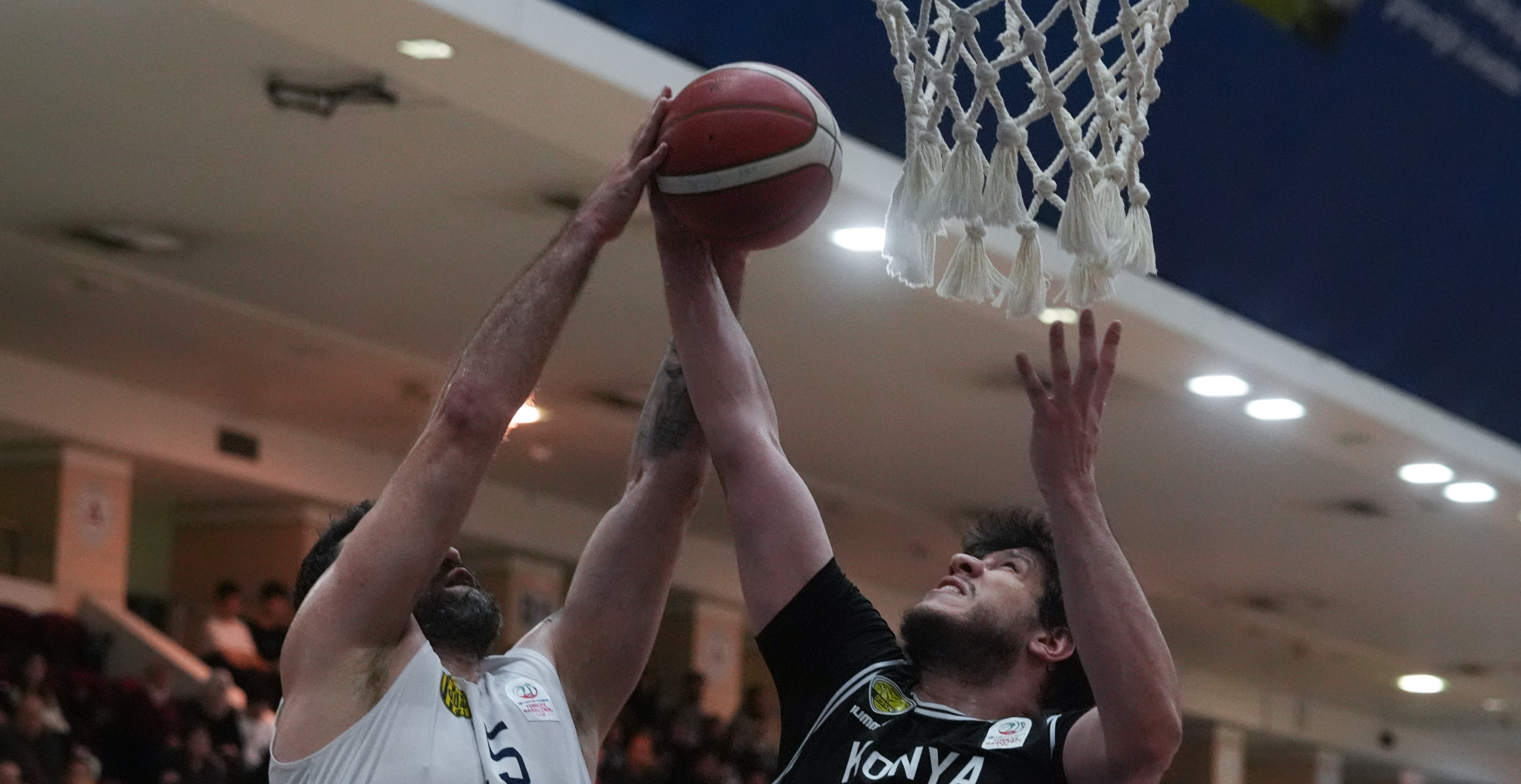 Konya Büyükşehir, yarı final serisine kötü başladı