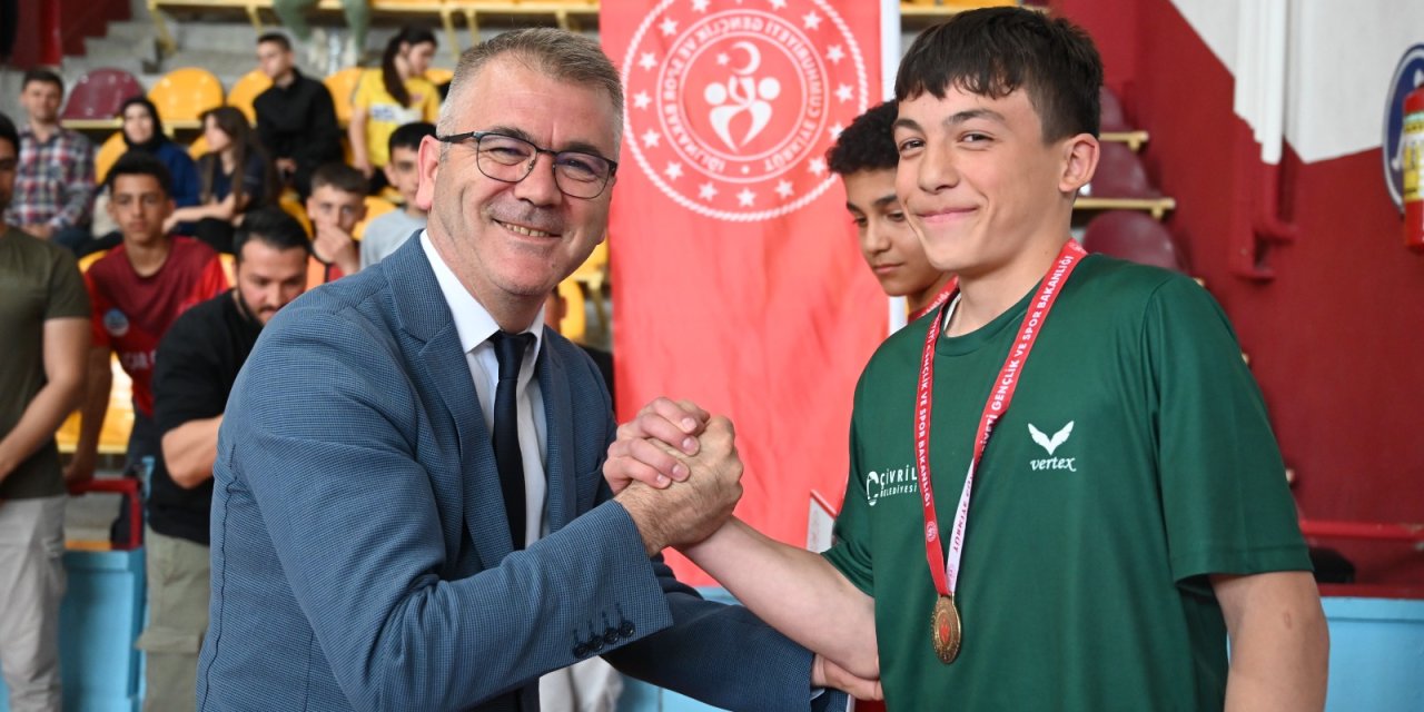 Yıldızlar bilek güreşi müsabakaları başladı