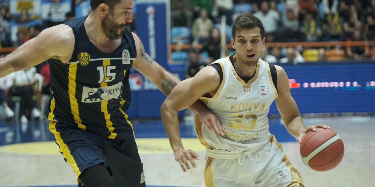 Büyükşehir seriyi eşitledi son maç Ankara’da