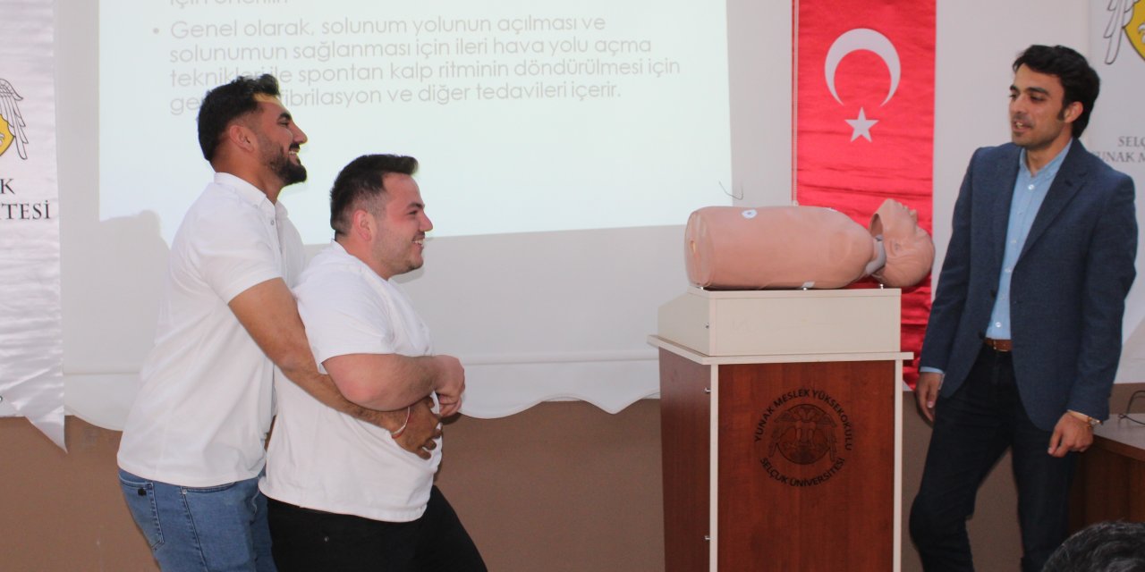 Konya'da üniversitelilere ilk yardım eğitimi