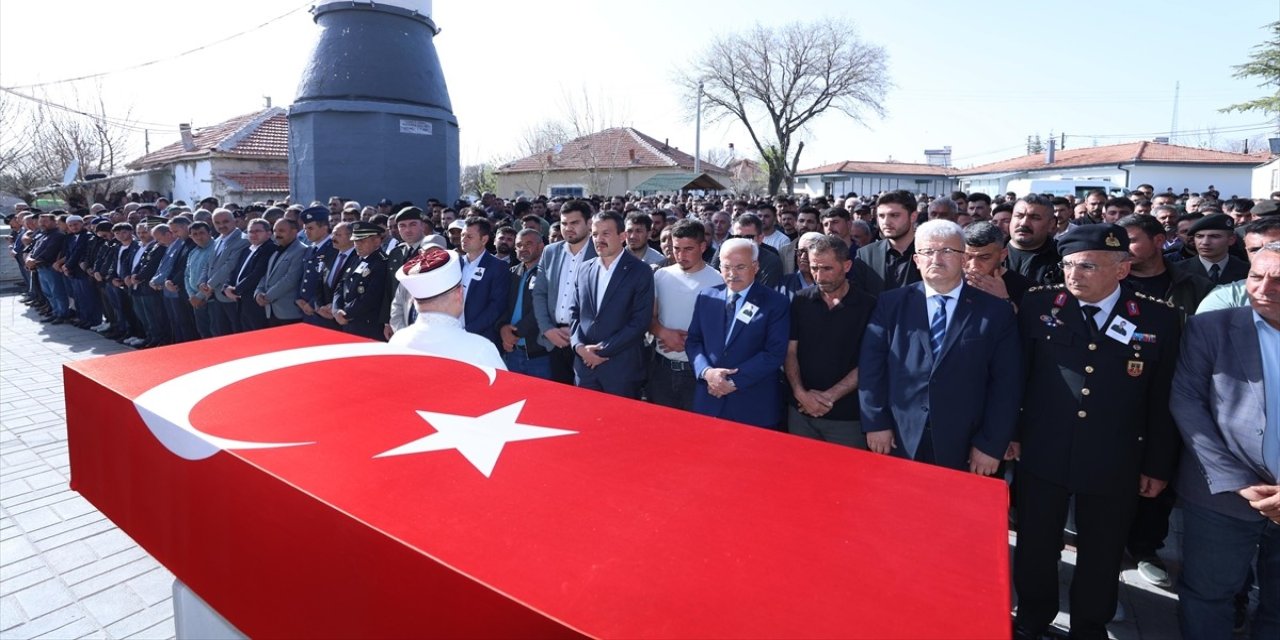 Kazada ölen asker dualarla toprağa verildi