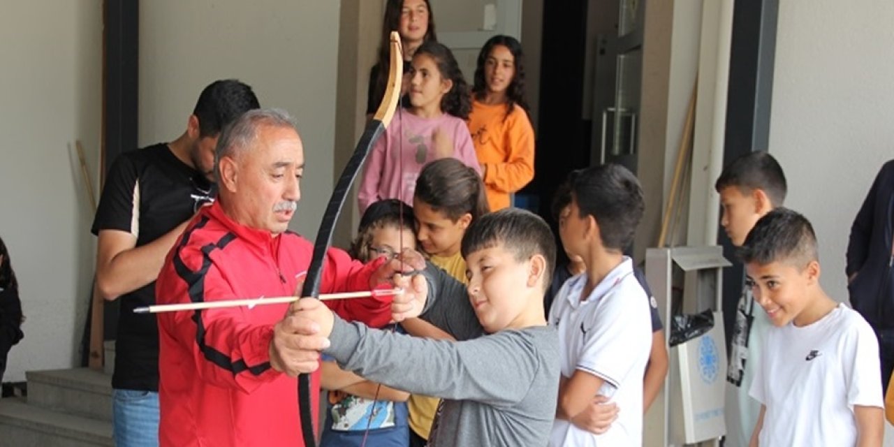 Yalıhüyük’te öğrencilere okçuluk öğretildi