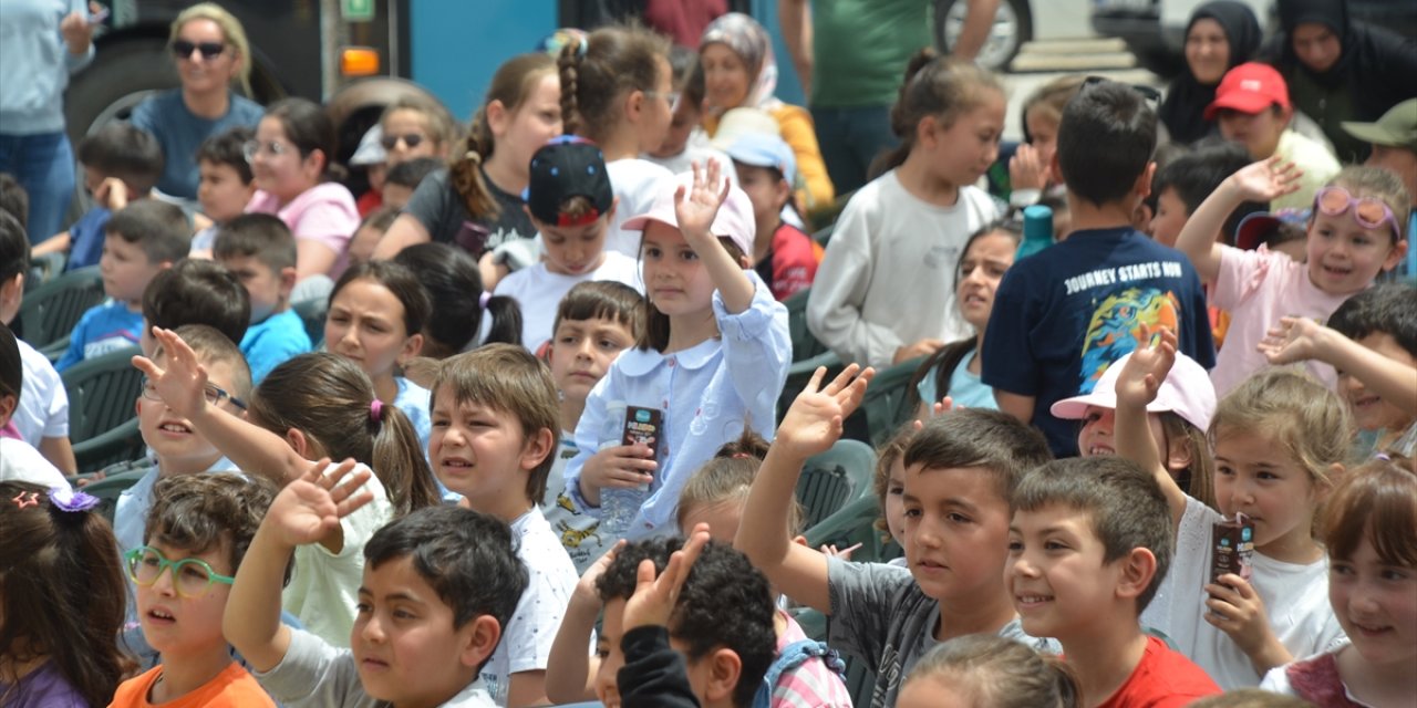 "Vagon Sahne" Karaman'da çocuklarla buluştu