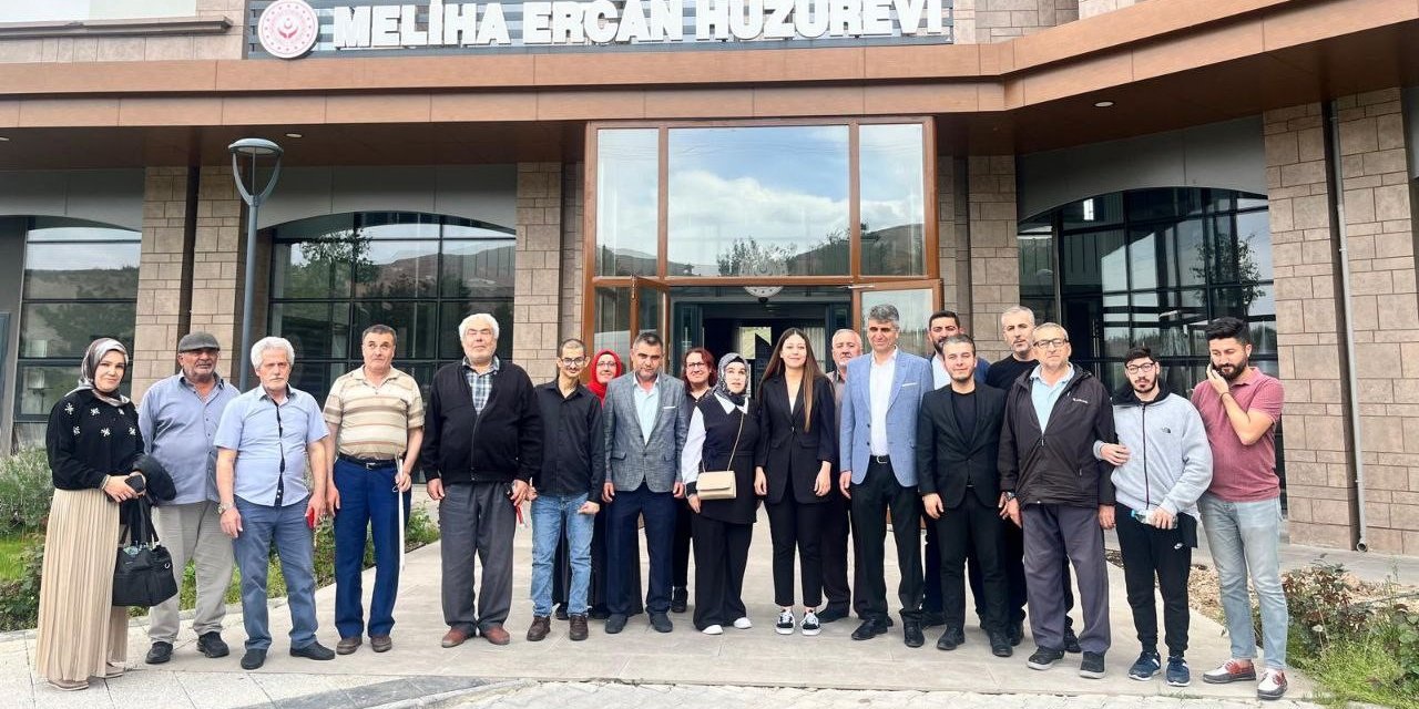 'Görmeyenler'den huzurevinde Anneler Günü etkinliği