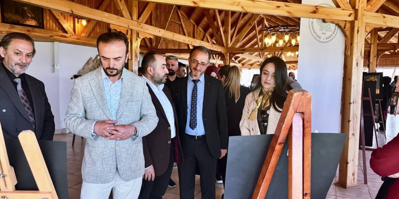 Beyşehir'de öğrencilerin resimleri sergilendi