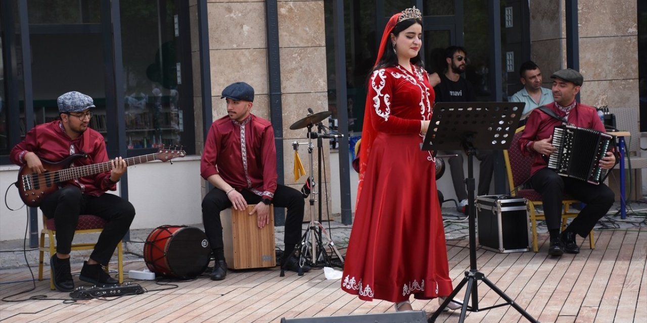 Karaman'da 'Dil Bayramı' coşkusu