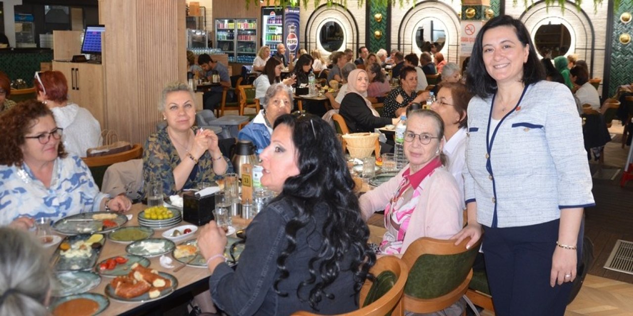 CHP, Konya'da anneleri buluşturdu