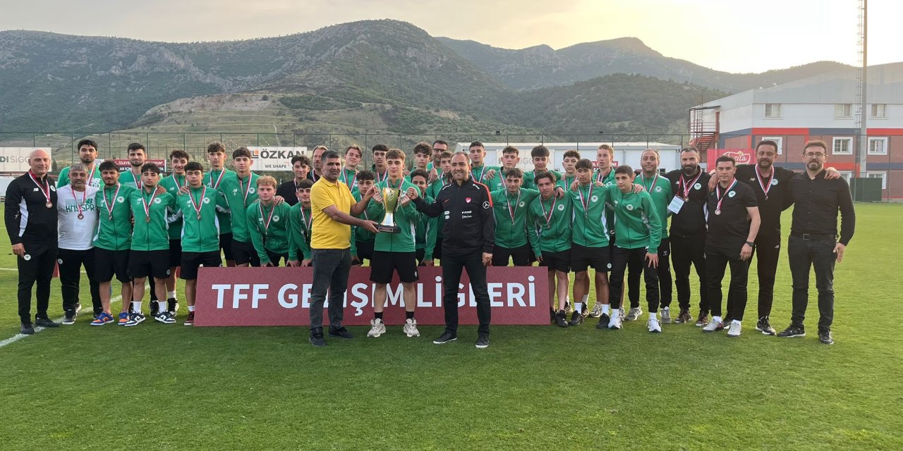 Konyaspor'dan gururlandıran ve umutlandıran  başarı