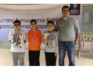 Yıldızlar Satrançta Yarıştı