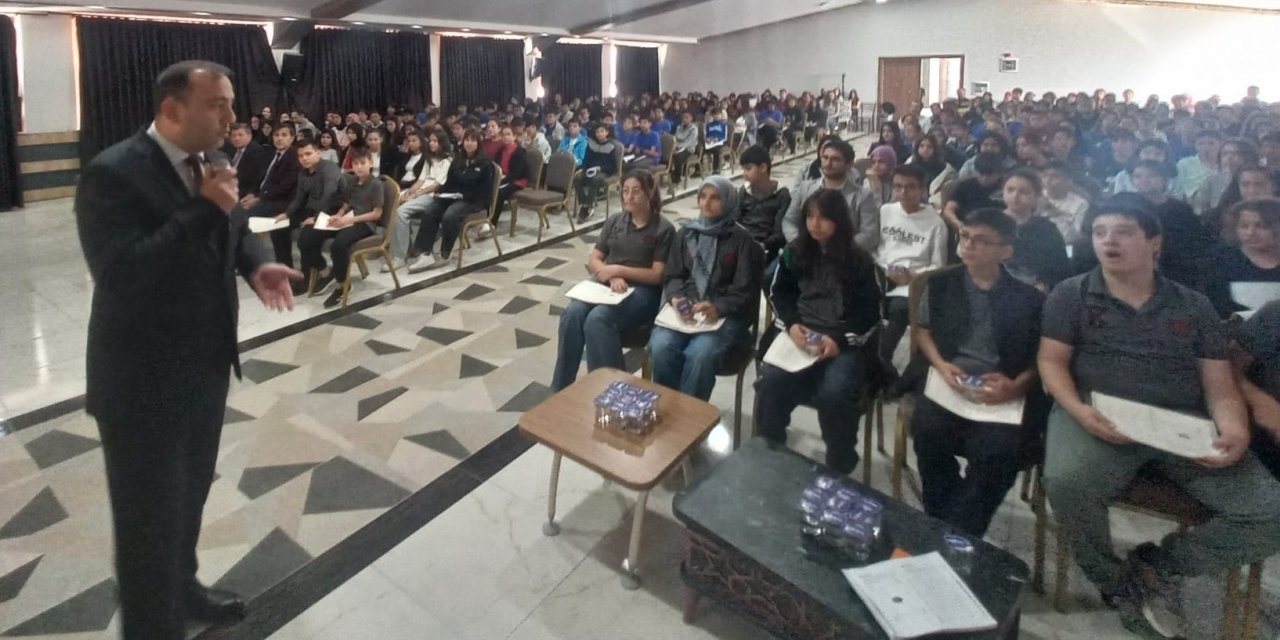 Konya'da öğrencilere hızlı okuma teknikleri gösterildi