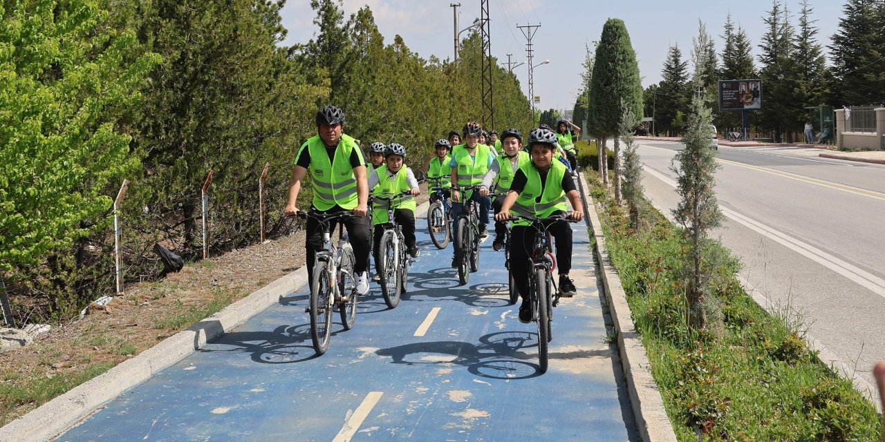 Konya'da 'Güvenli Yollar' ile bisikletle okula gidiyorlar