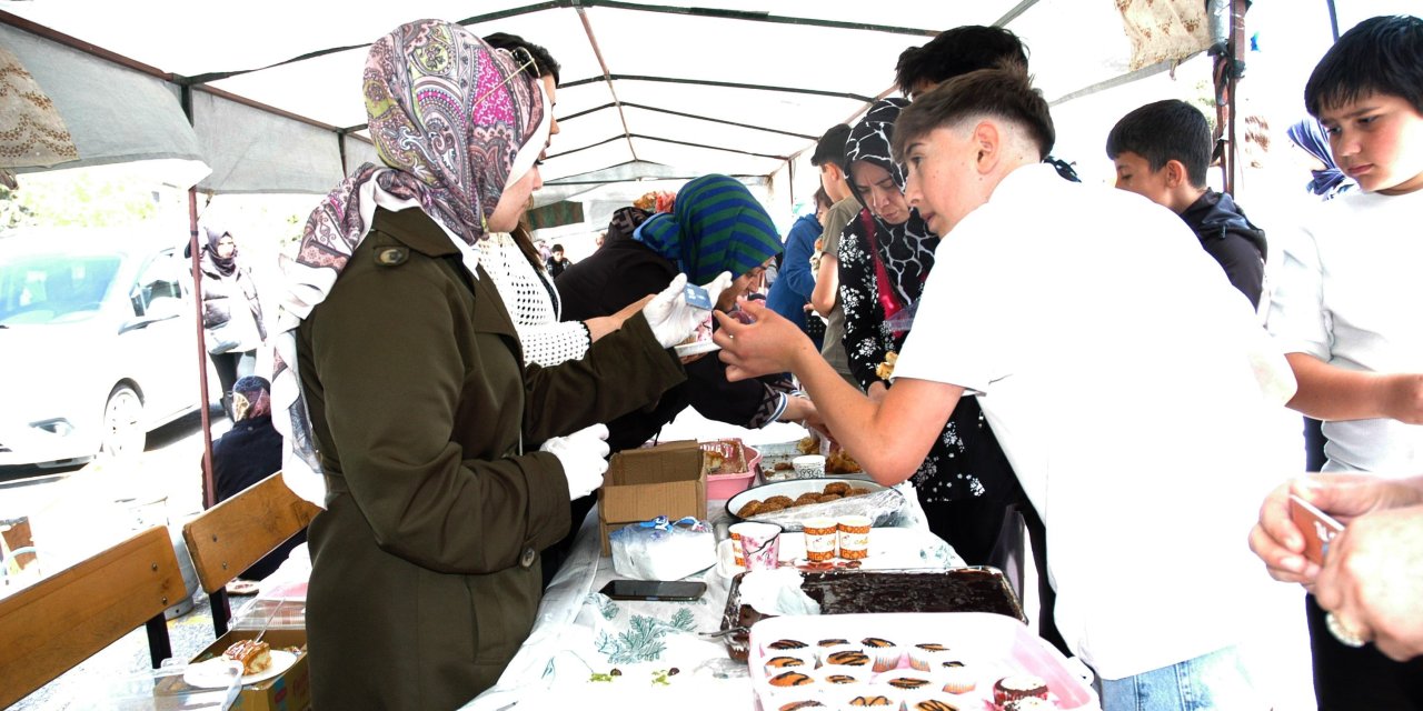 Süleyman Çelebi Ortaokulu'nda 'Okulumu Seviyorum' kermesi