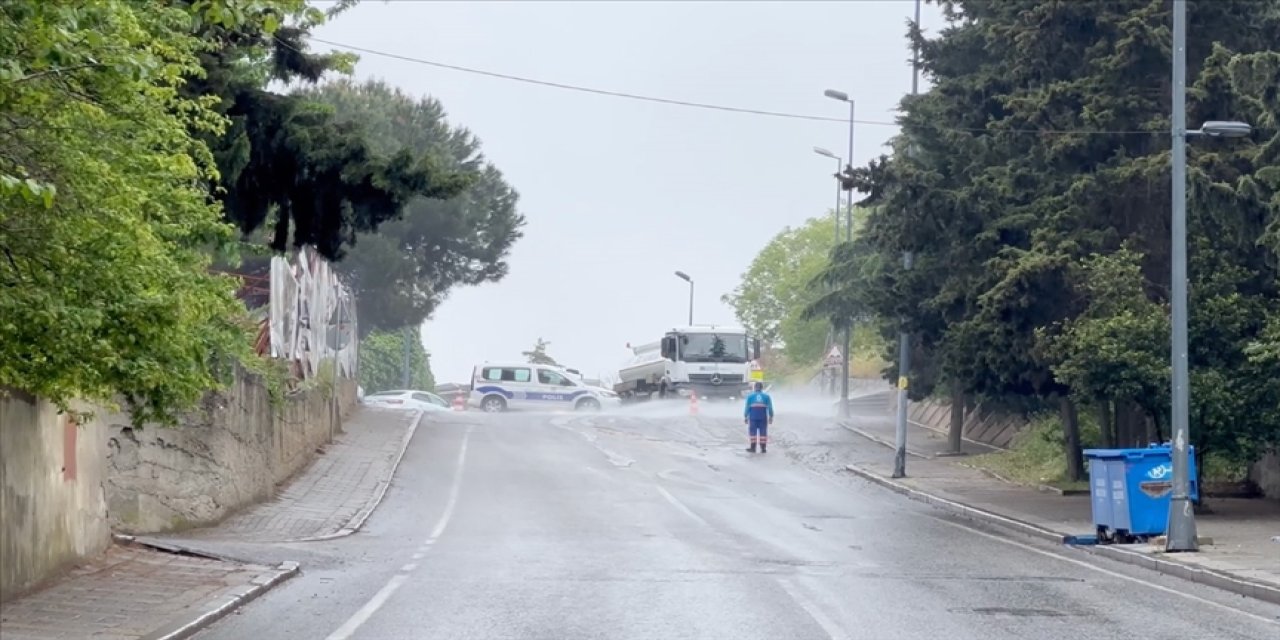 İETT otobüsünden akan mazot nedeniyle çok sayıda araç kaza yaptı