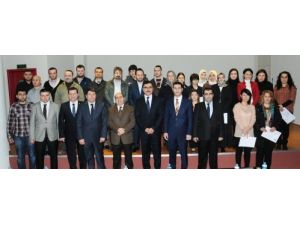 Balıkesir Valisi Turhan Genç Girişimcilere Sertifikalarını Verdi