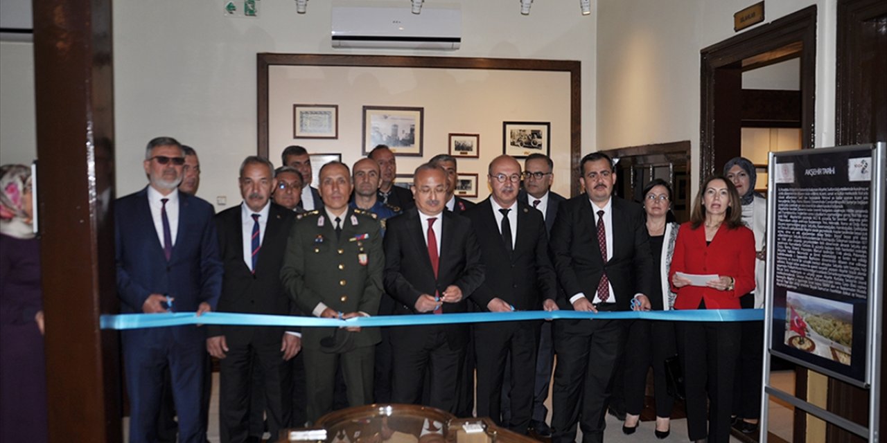 Akşehir'de seramik sergisi açıldı