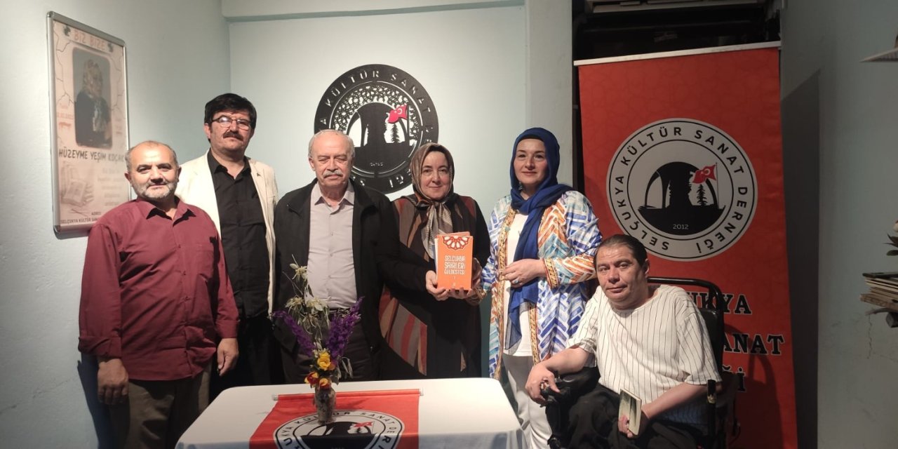 Ödüllü yazar Koçak okurlarıyla buluştu