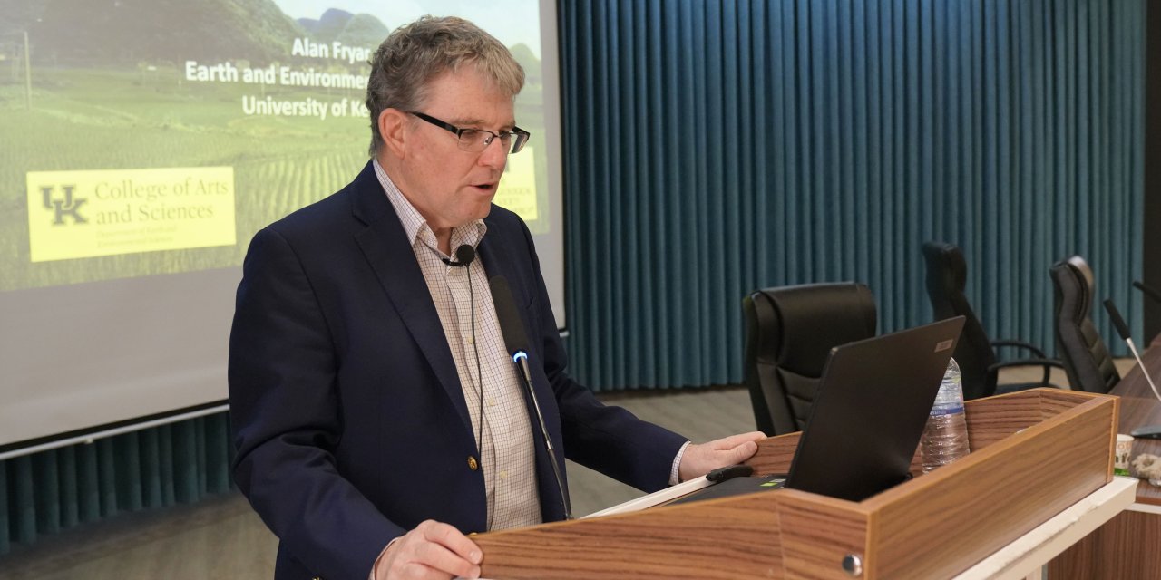 KTÜN'de Prof. Dr. Fryar'dan seminer