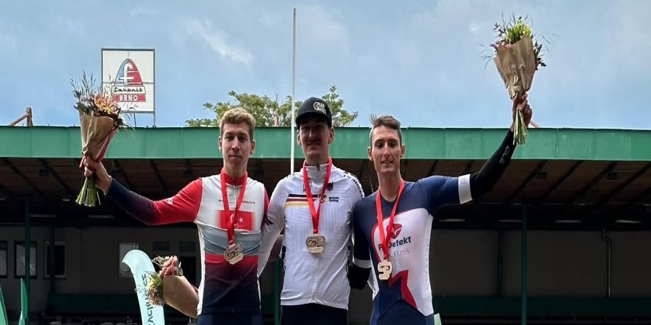 UCI Pist yarışlarında Büyükşehirli sporcular Türkiye’yi gururlandırdı