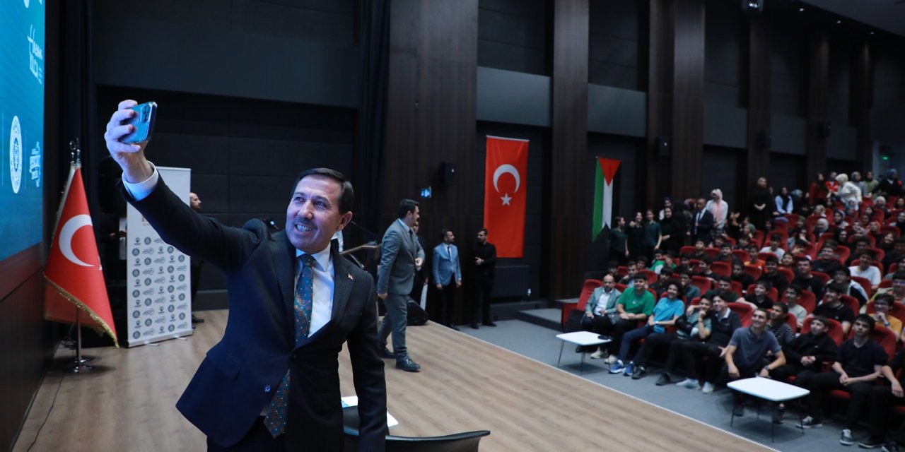 Kılca gençlerin sorularını yanıtladı